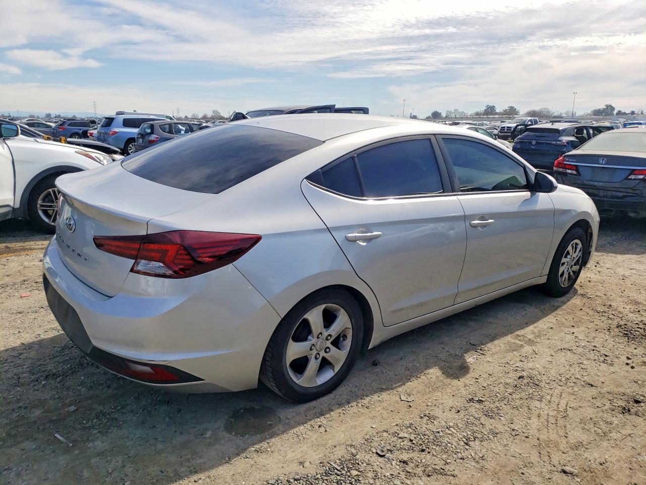 2019 HYUNDAI ELANTRA SE photo 3