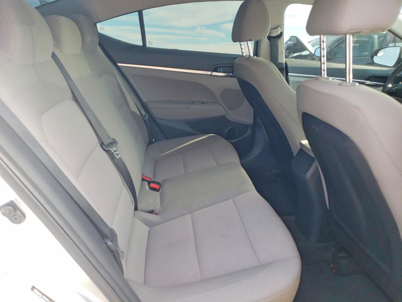 2019 HYUNDAI ELANTRA SE photo 10