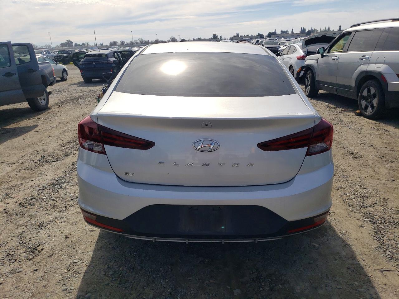 2019 HYUNDAI ELANTRA SE photo 6