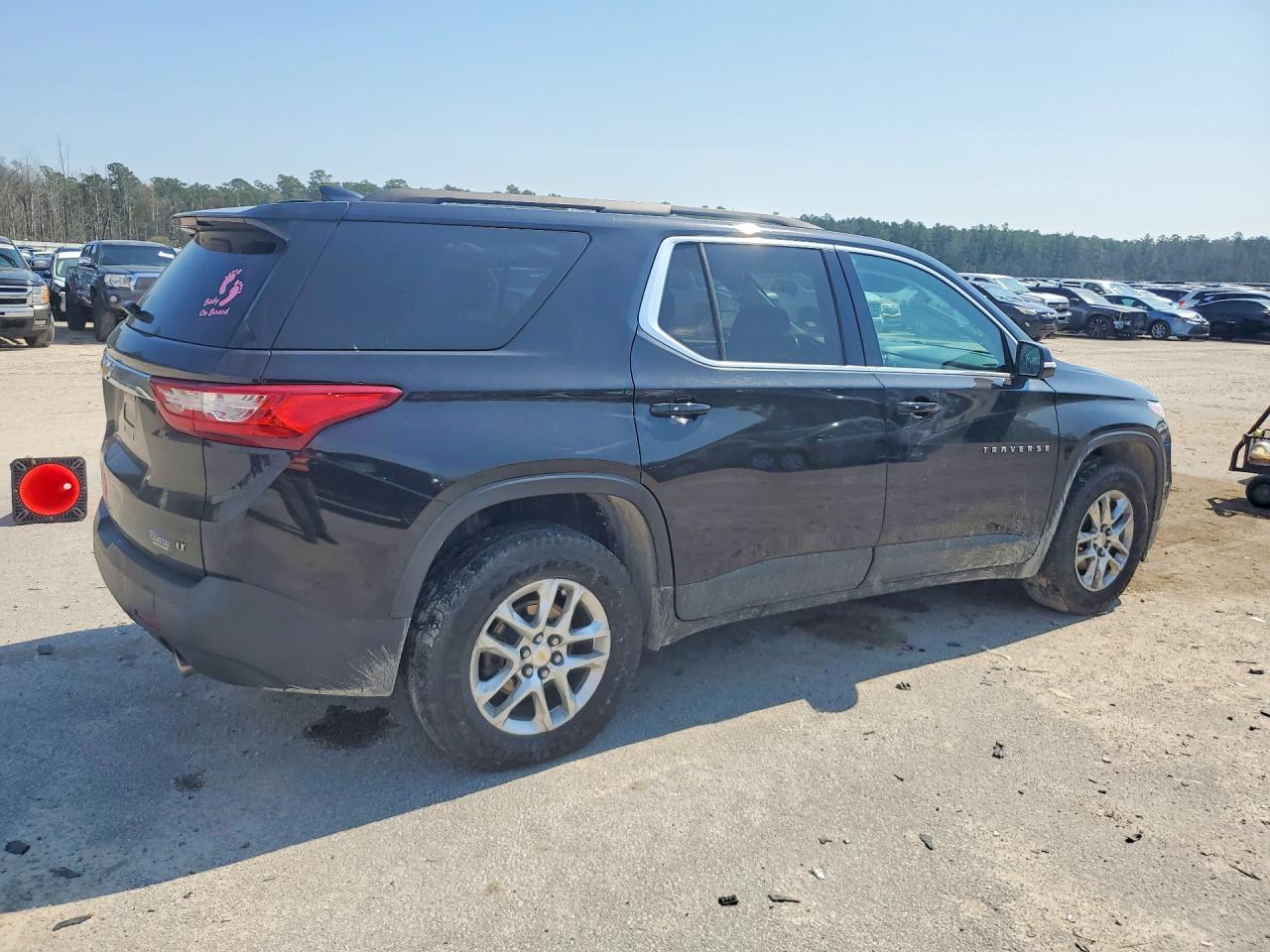 2019 CHEVROLET TRAVERSE LT photo 3