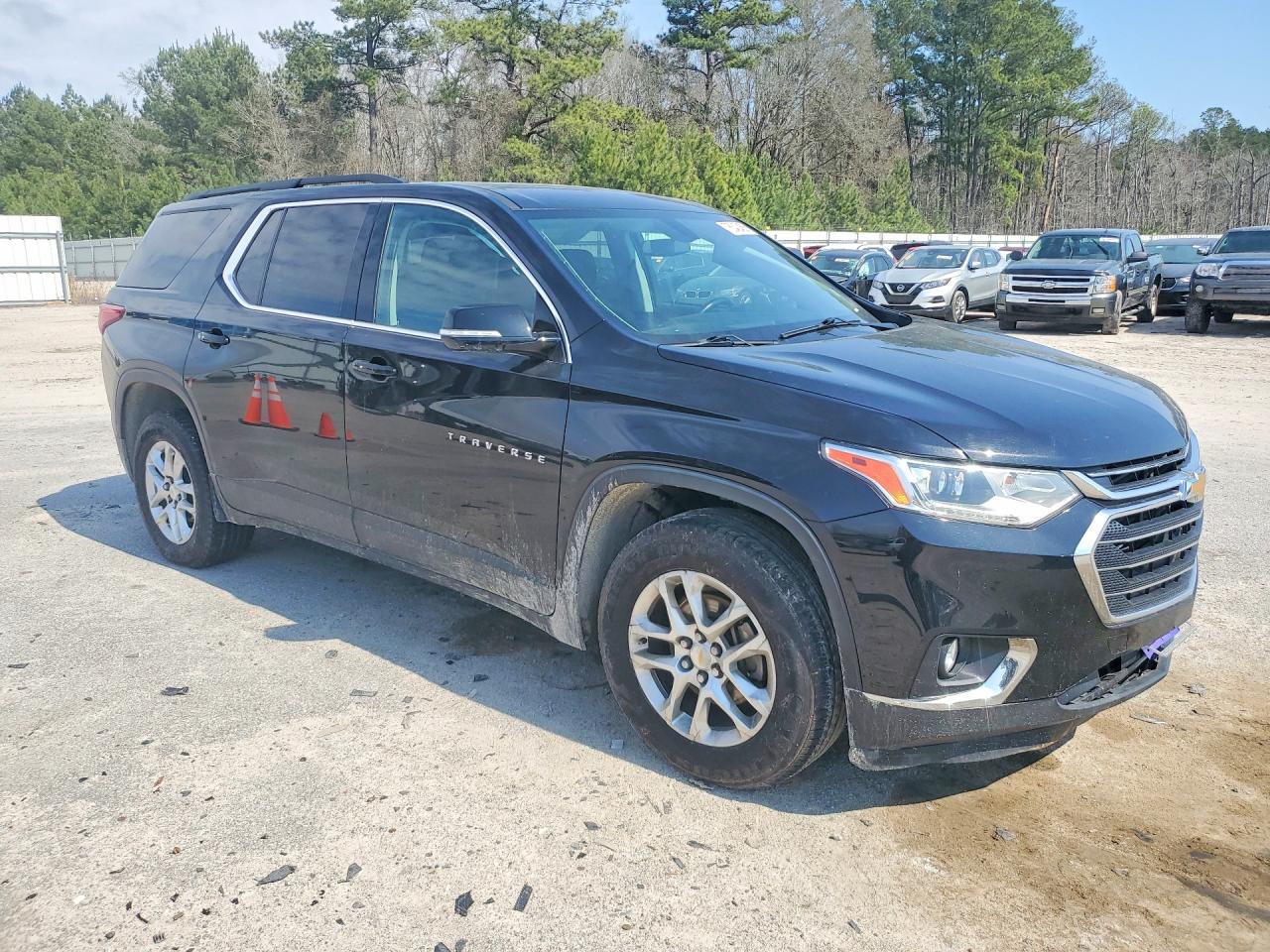 2019 CHEVROLET TRAVERSE LT photo 4