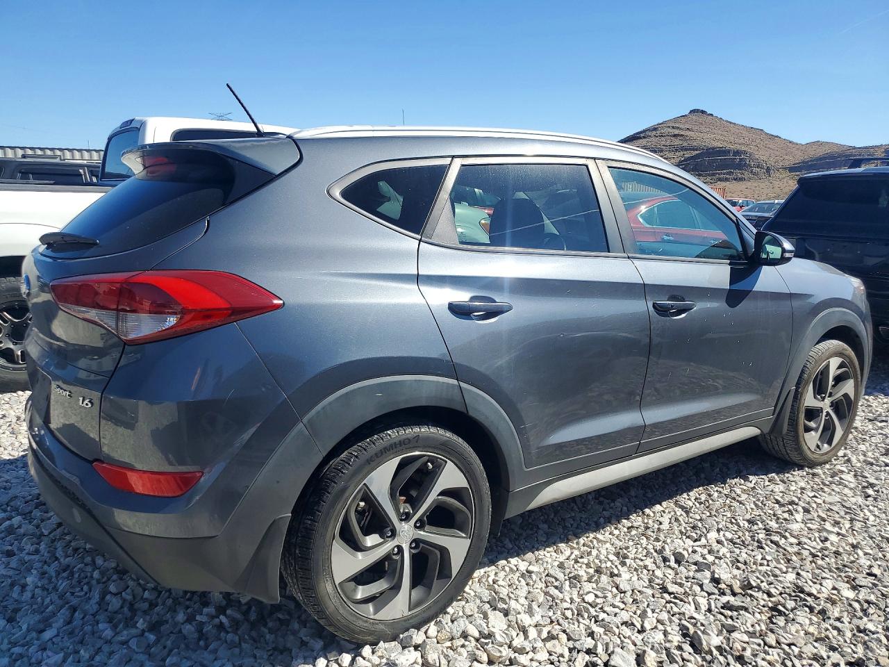 2017 HYUNDAI TUCSON photo 3