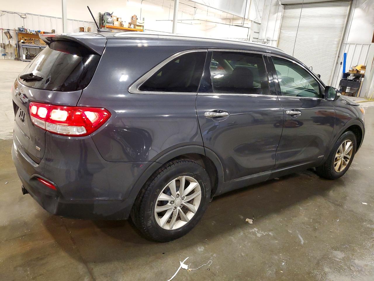 2017 KIA SORENTO LX photo 5