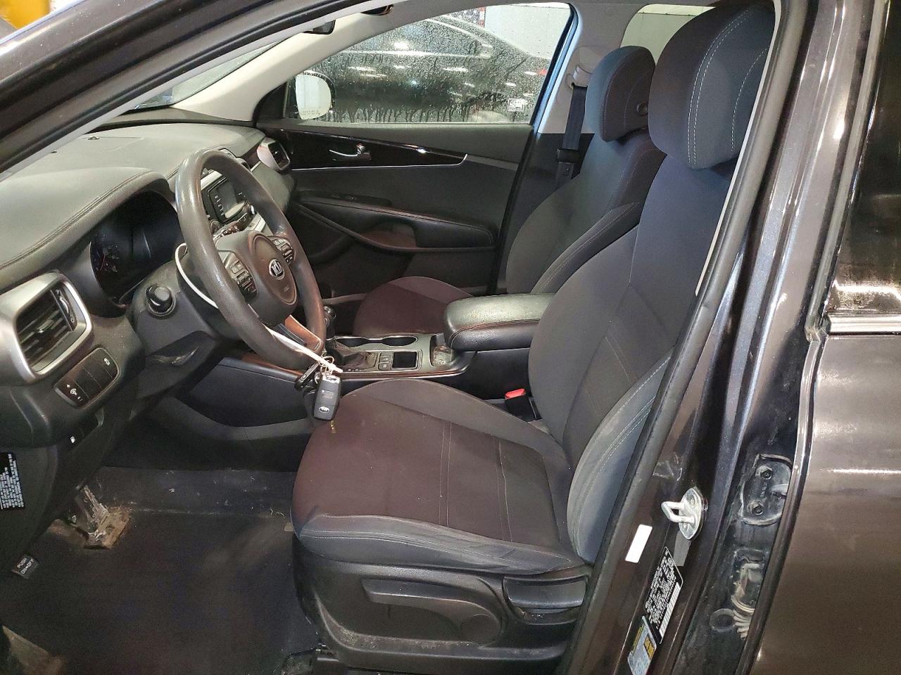 2017 KIA SORENTO LX photo 13