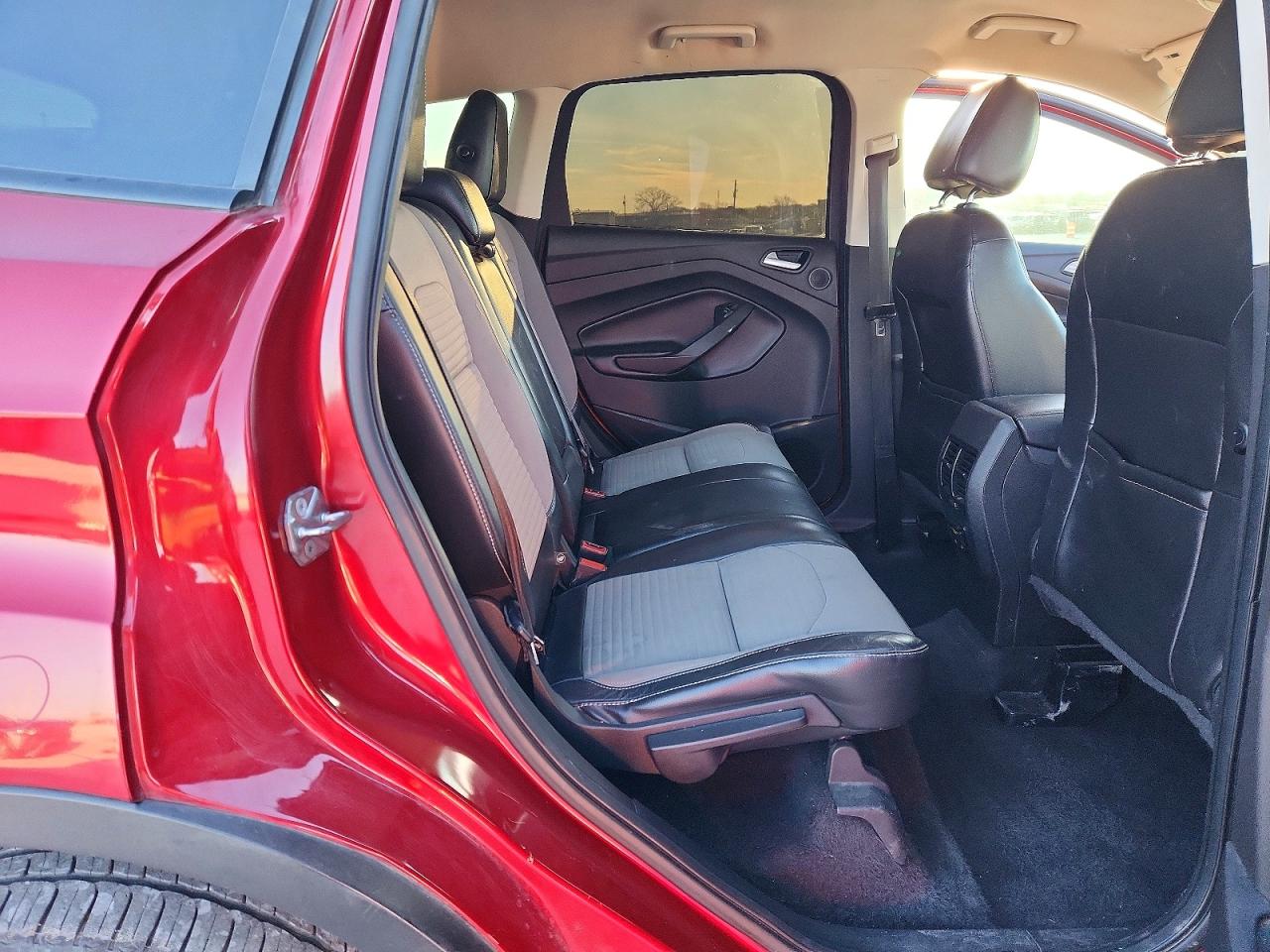 2017 FORD ESCAPE SE photo 11