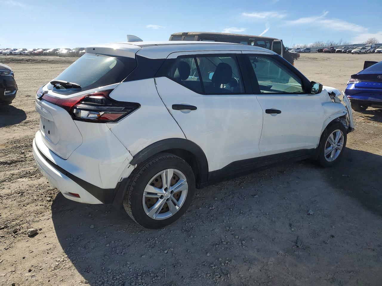 2021 NISSAN KICKS S photo 5