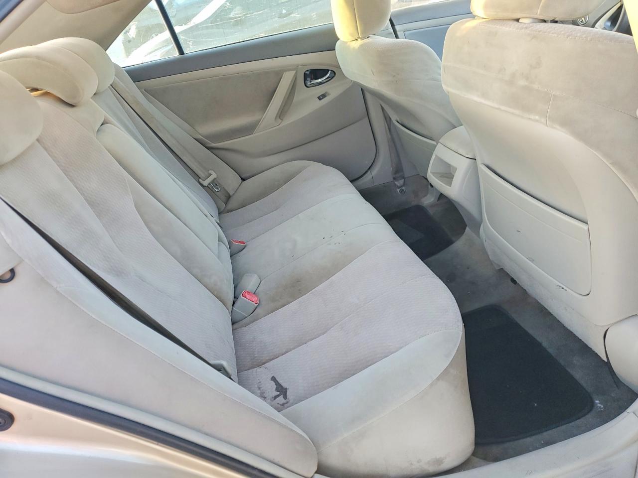 2010 TOYOTA CAMRY photo 10