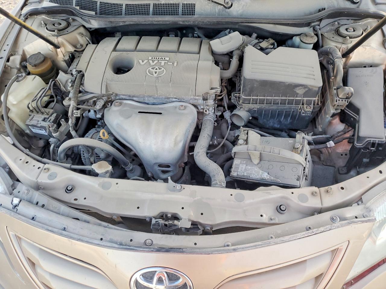 2010 TOYOTA CAMRY photo 11