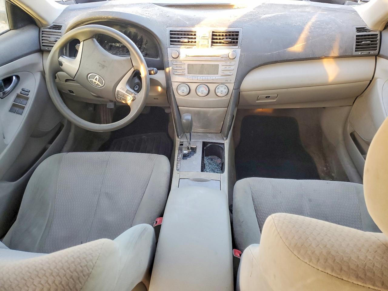 2010 TOYOTA CAMRY photo 8