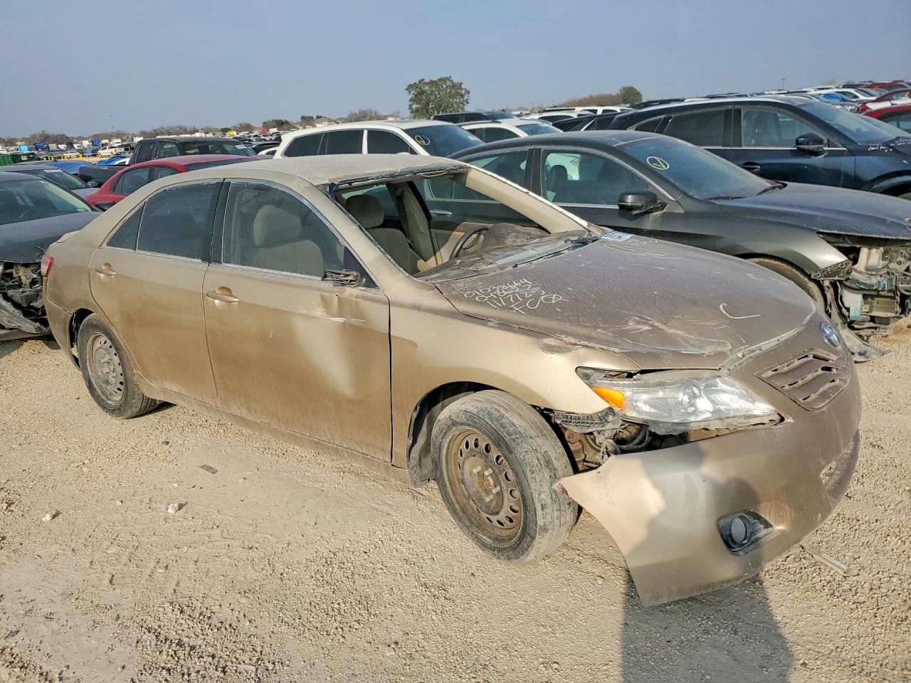 2010 TOYOTA CAMRY photo 4