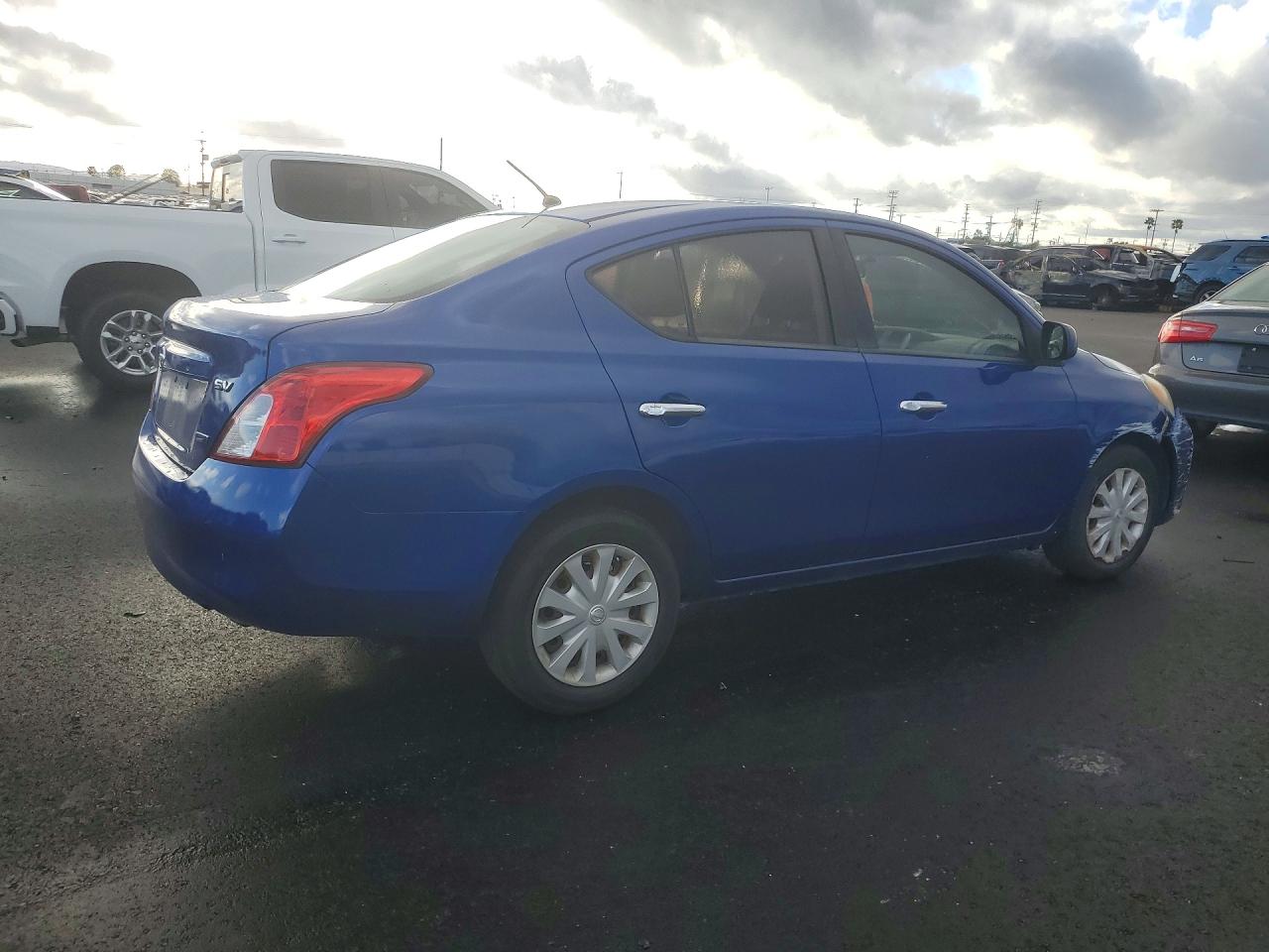 2012 NISSAN VERSA S photo 3