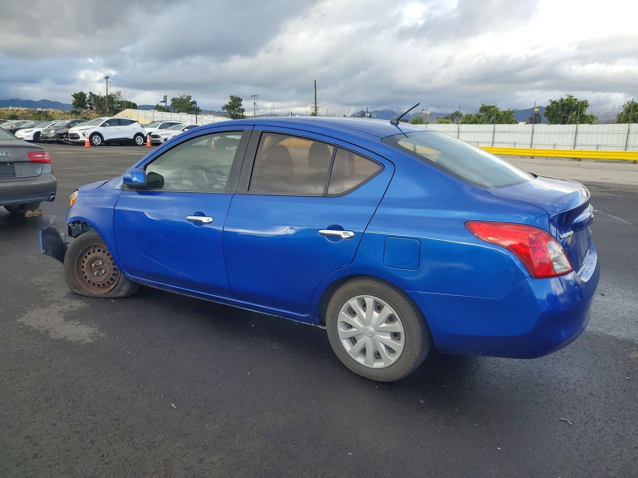 2012 NISSAN VERSA S photo 2