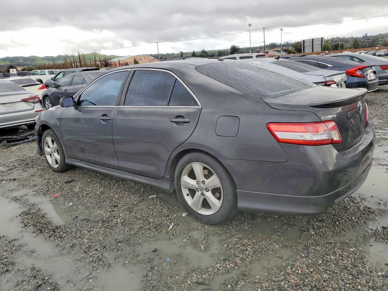 2011 TOYOTA CAMRY SE photo 2