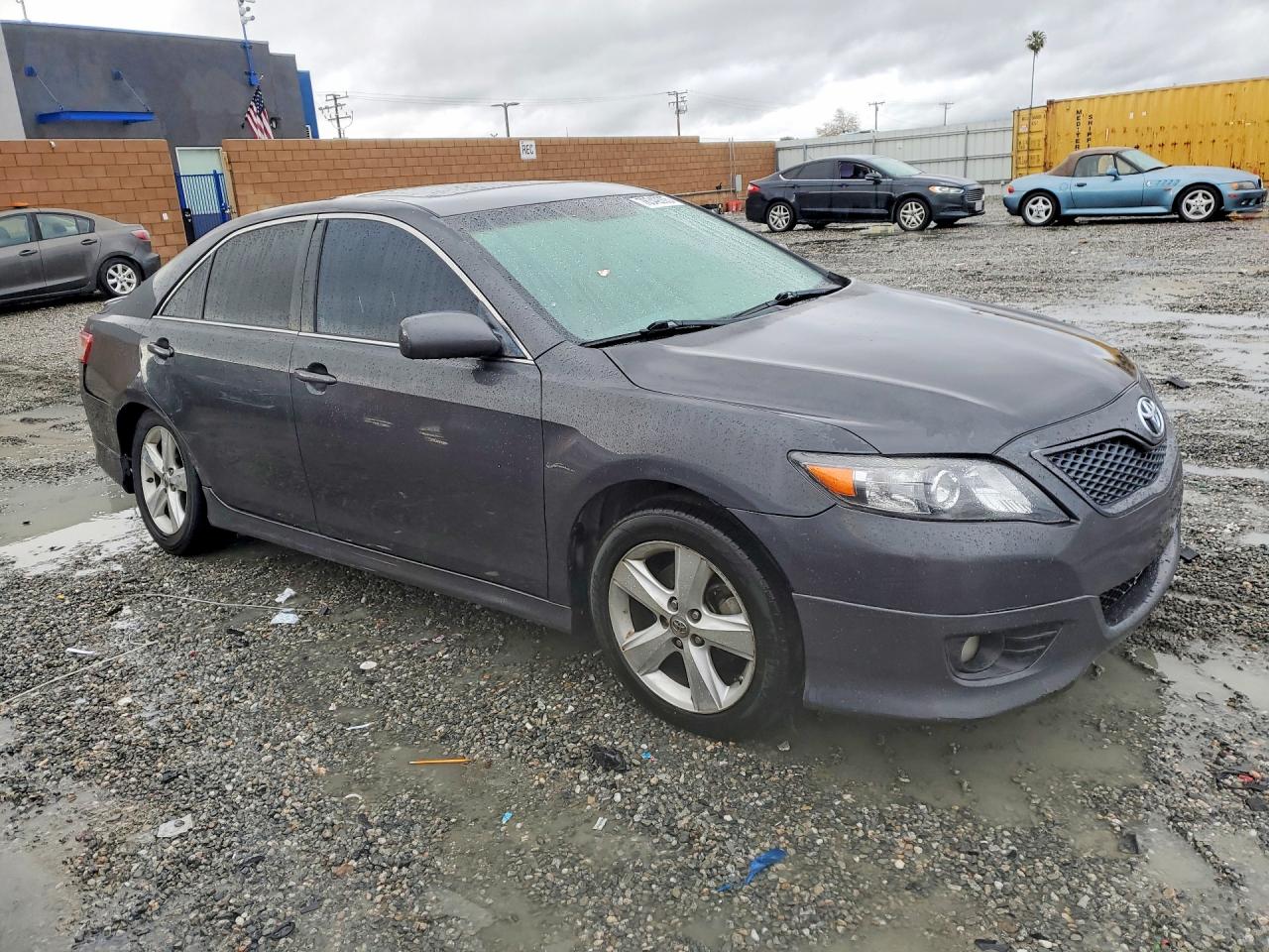 2011 TOYOTA CAMRY SE photo 4