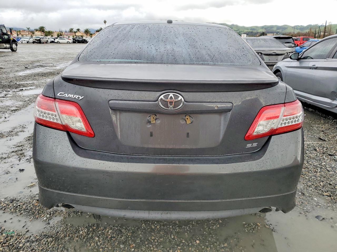 2011 TOYOTA CAMRY SE photo 6