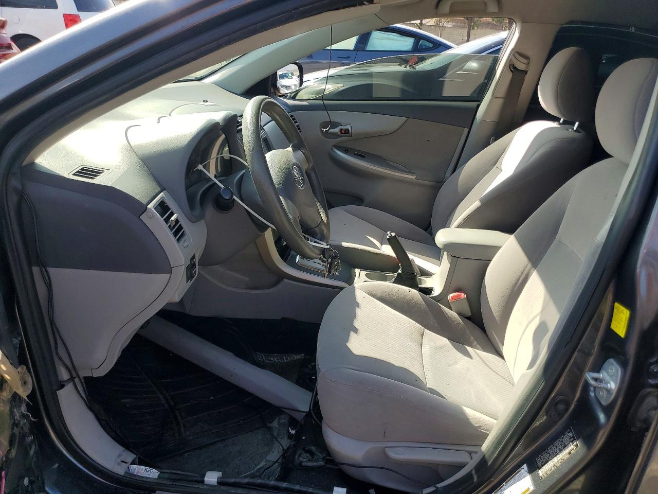 2010 TOYOTA COROLLA LE photo 13