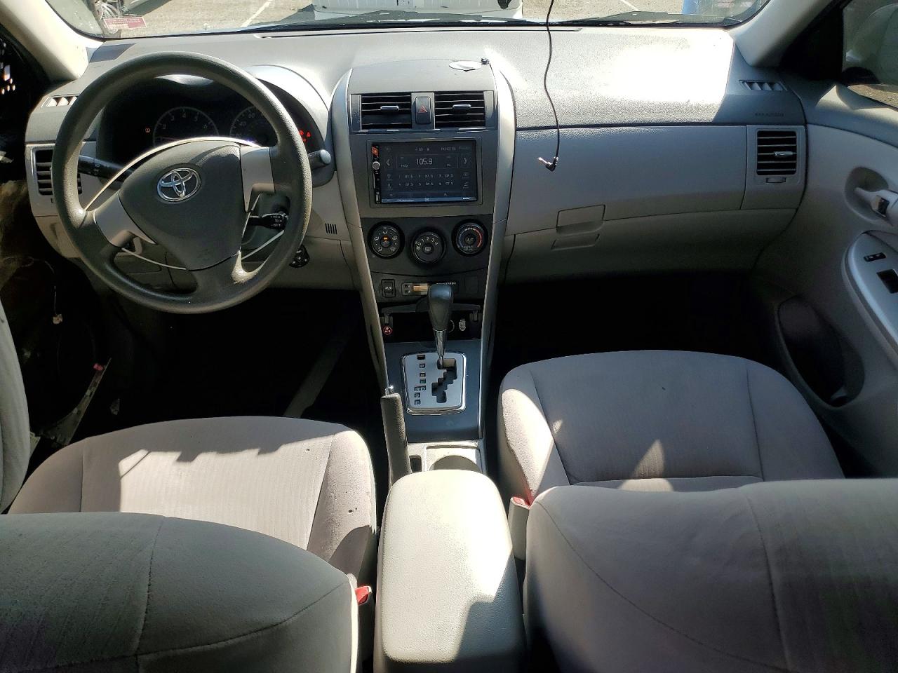2010 TOYOTA COROLLA LE photo 15
