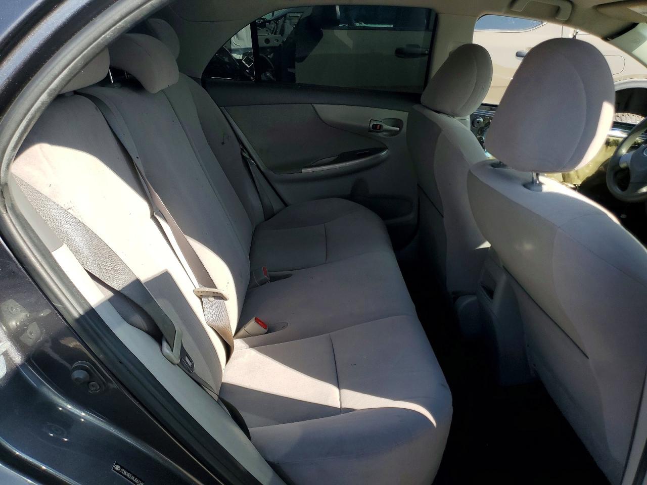 2010 TOYOTA COROLLA LE photo 19