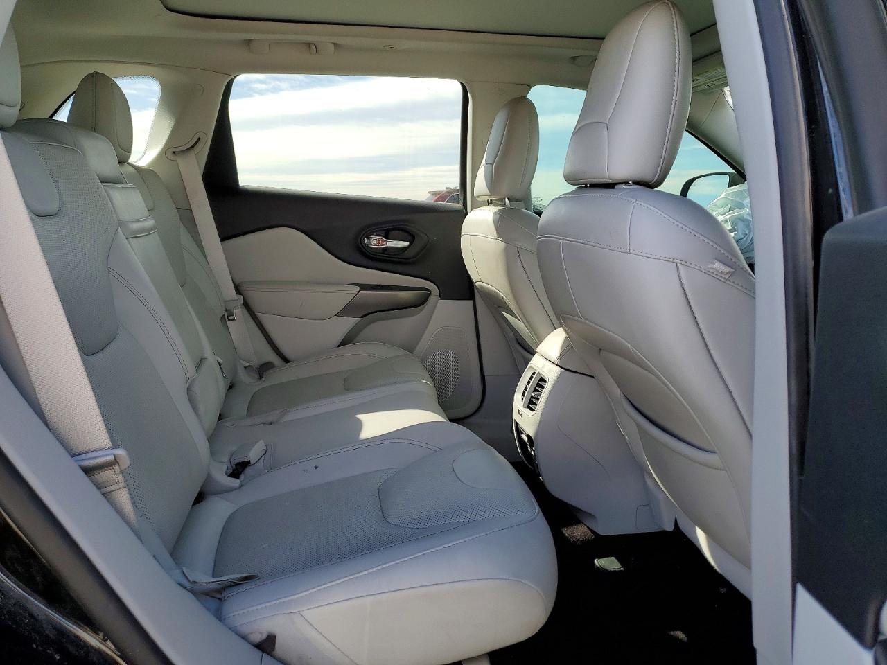 2019 JEEP CHEROKEE LIMITED photo 11