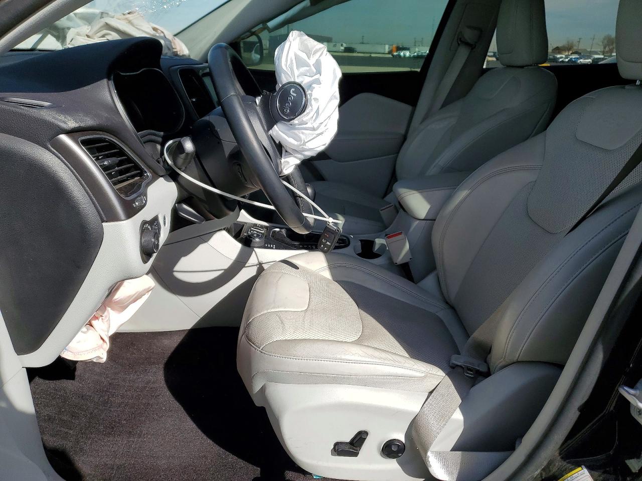 2019 JEEP CHEROKEE LIMITED photo 7