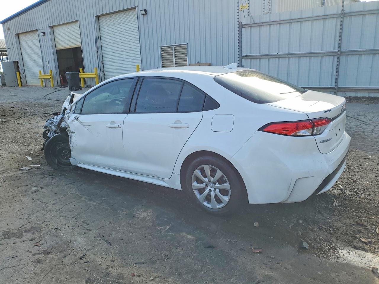 2021 TOYOTA COROLLA LE photo 3