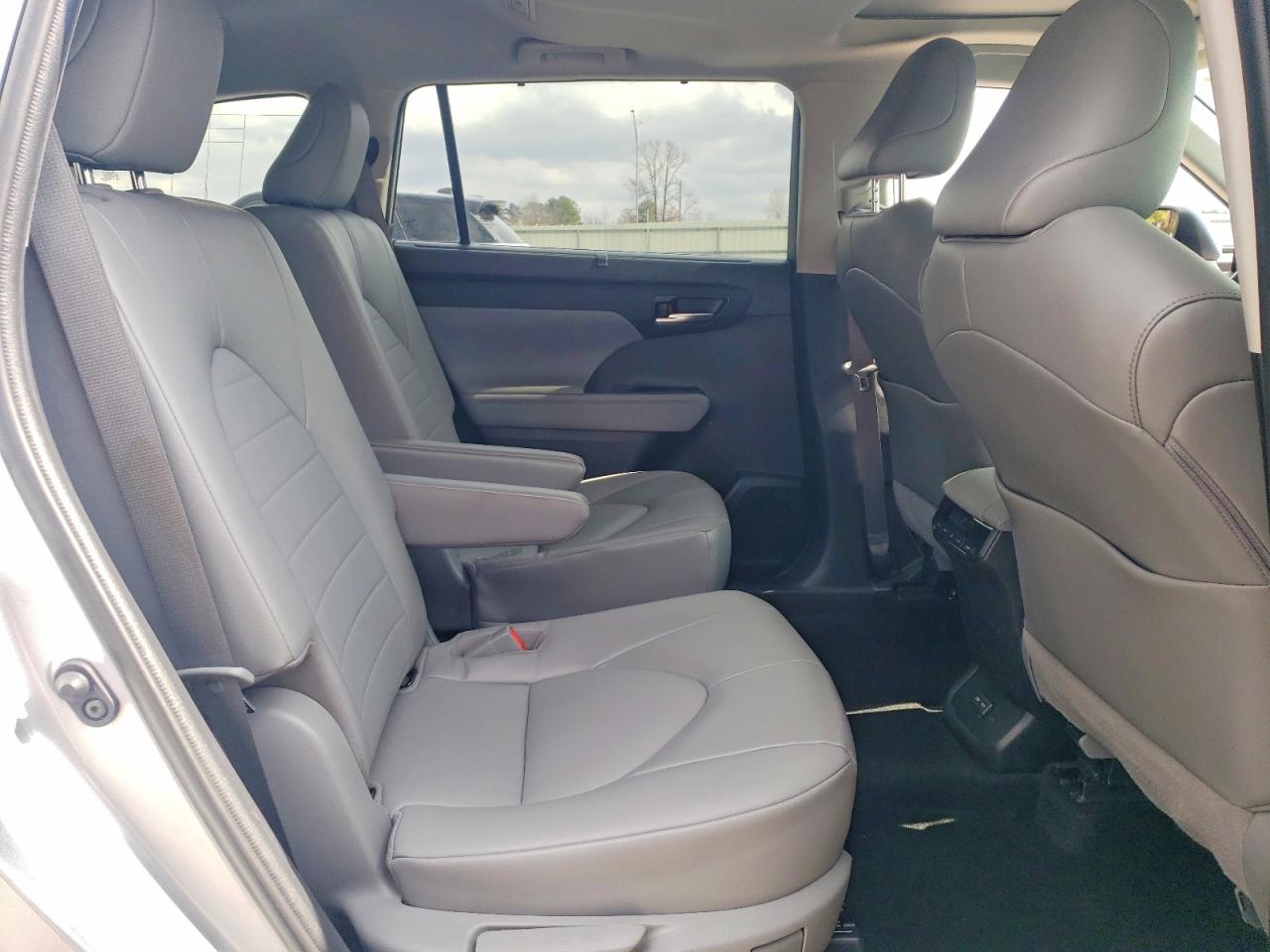 2022 TOYOTA HIGHLANDER HYBRID XLE photo 11