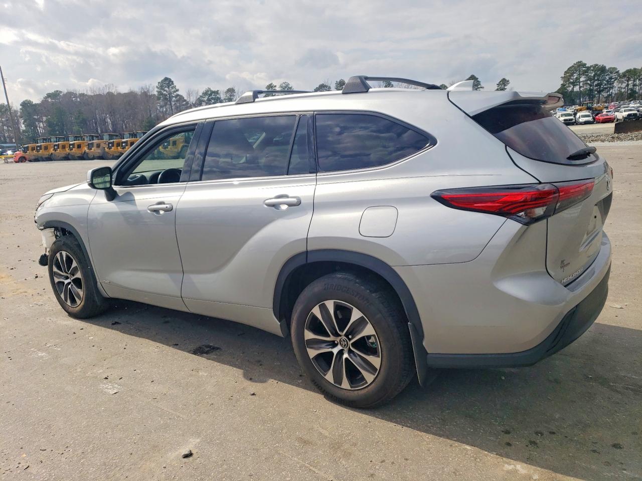 2022 TOYOTA HIGHLANDER HYBRID XLE photo 2