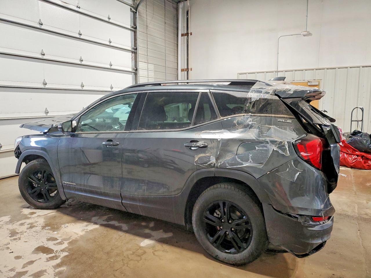 2019 GMC TERRAIN SLE photo 2