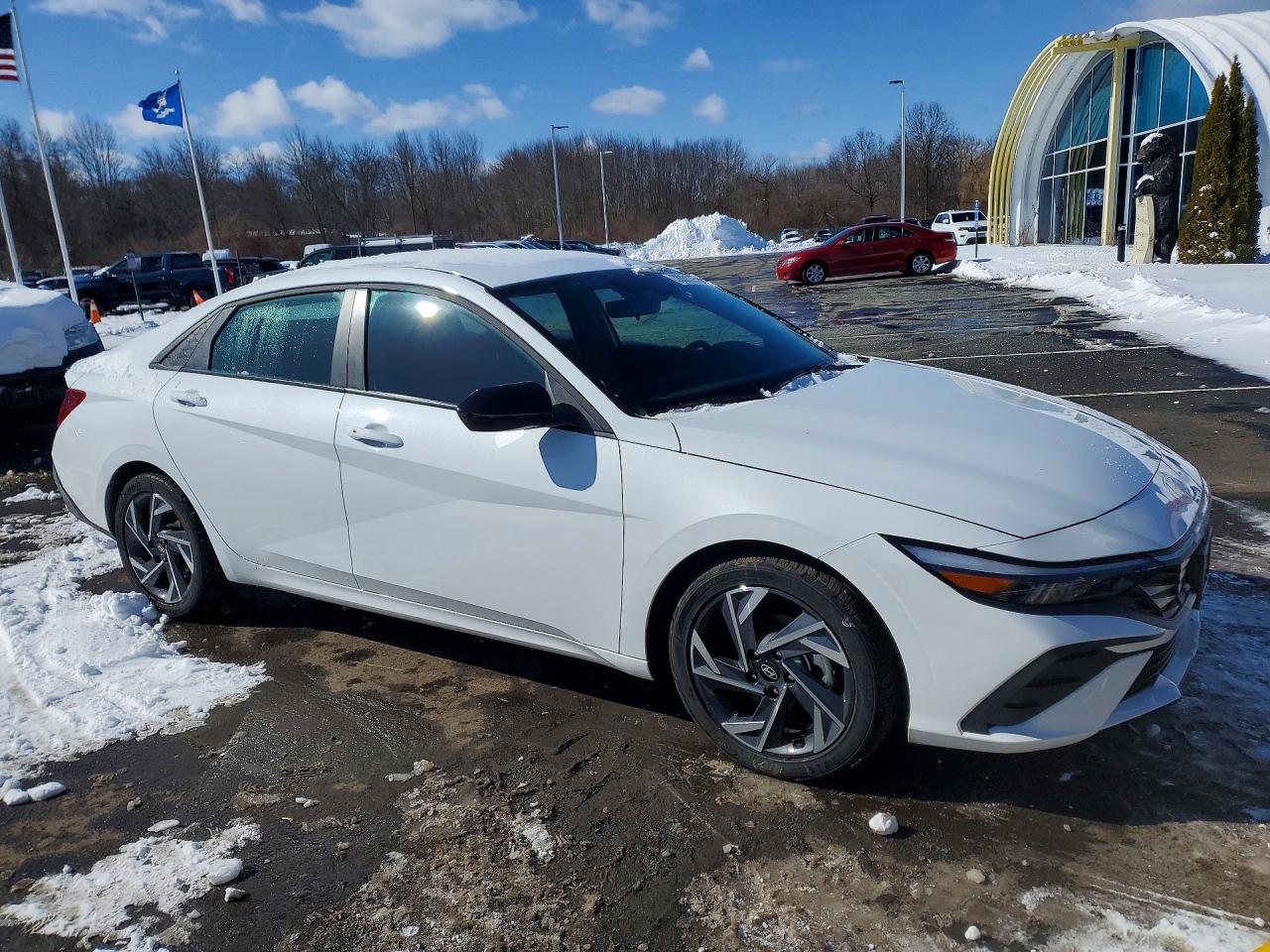 2025 HYUNDAI ELANTRA SEL SPORT photo 7