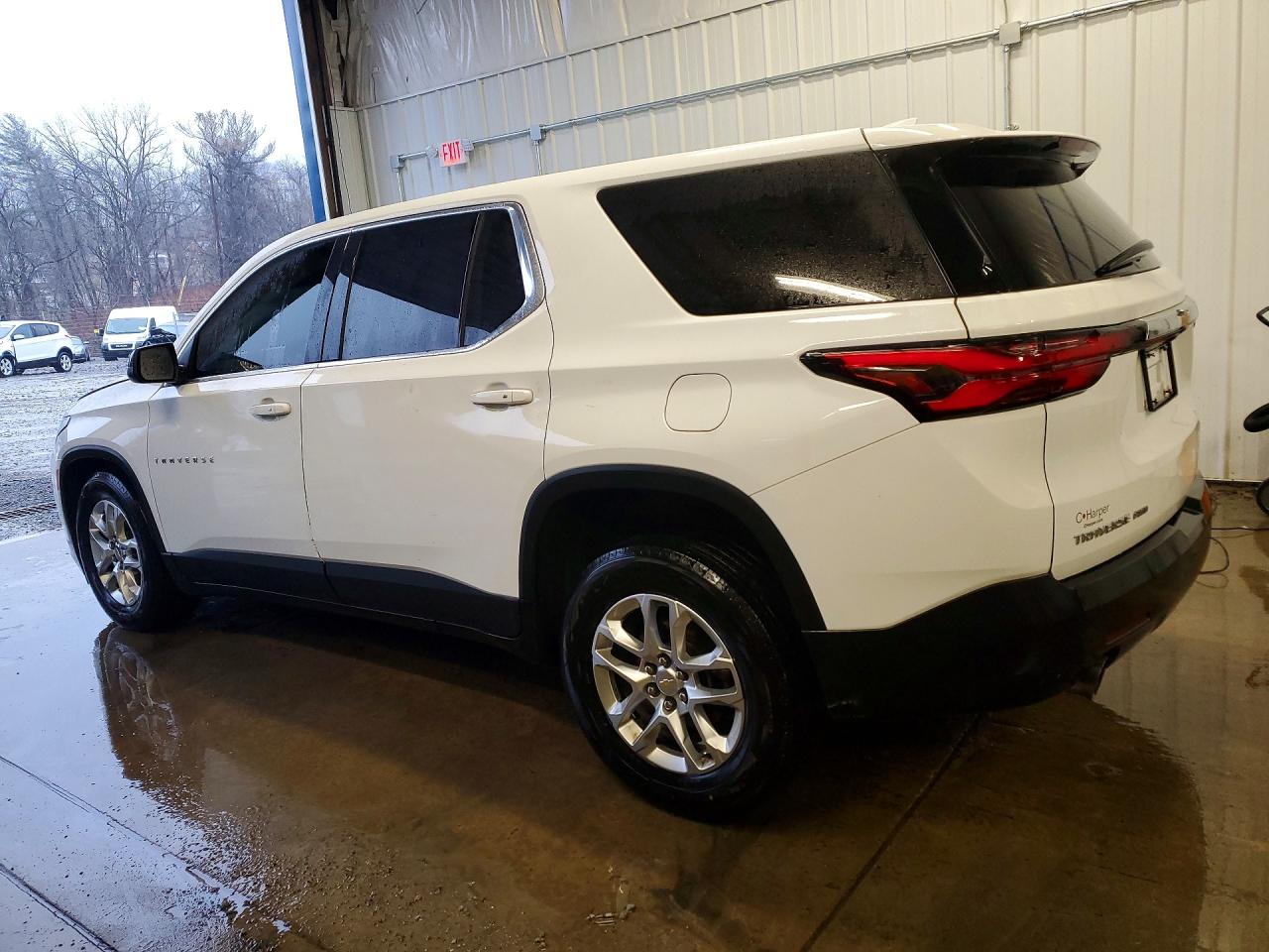 2023 CHEVROLET TRAVERSE LS photo 3