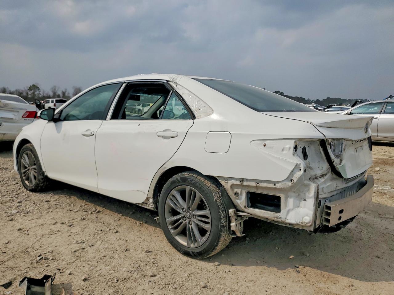 2017 TOYOTA CAMRY photo 3