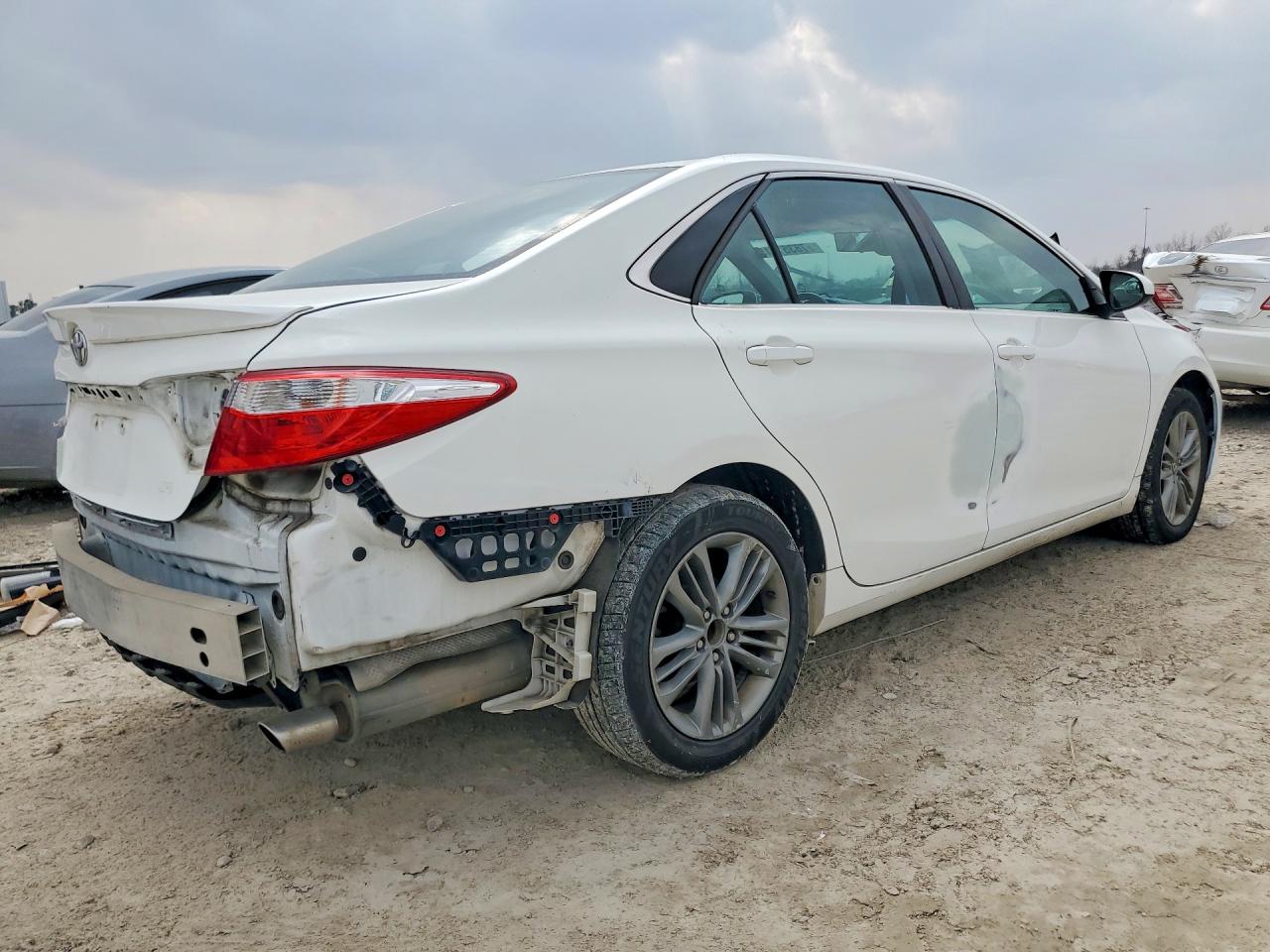 2017 TOYOTA CAMRY photo 5