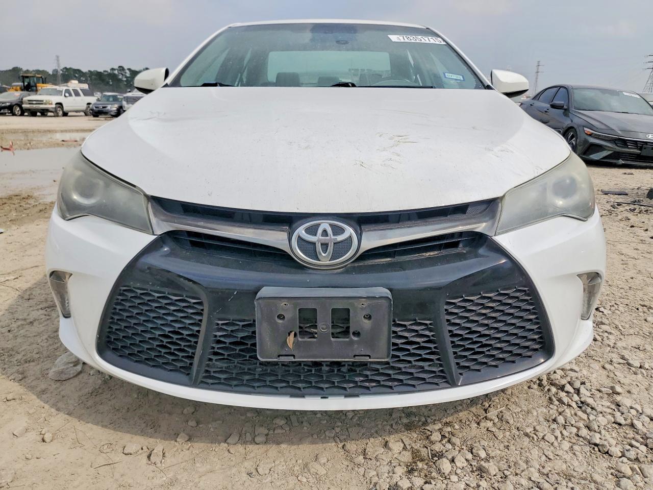 2017 TOYOTA CAMRY photo 9