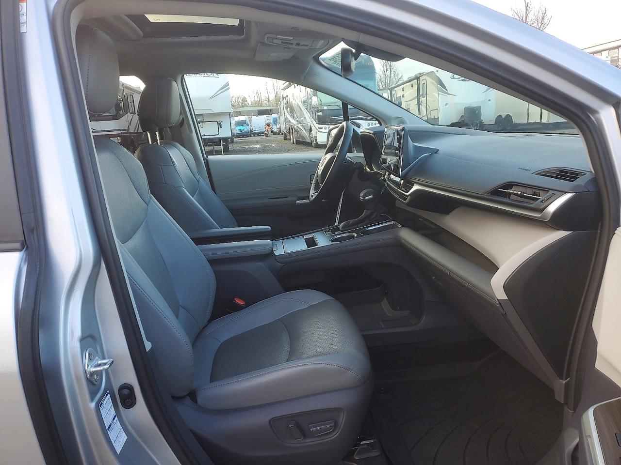 2021 TOYOTA SIENNA LIMITED photo 13