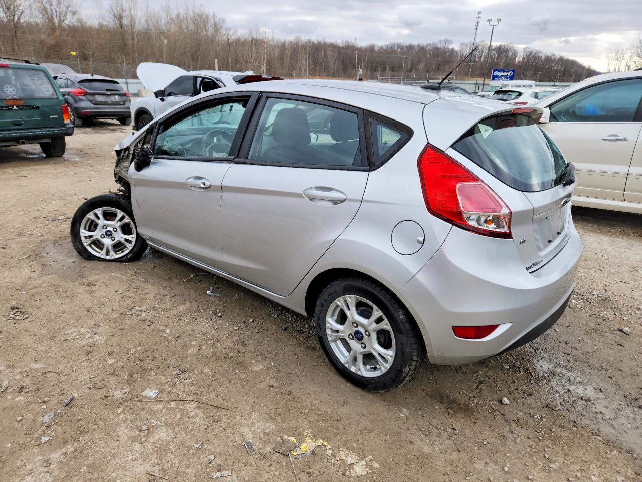 2015 FORD FIESTA SE photo 2