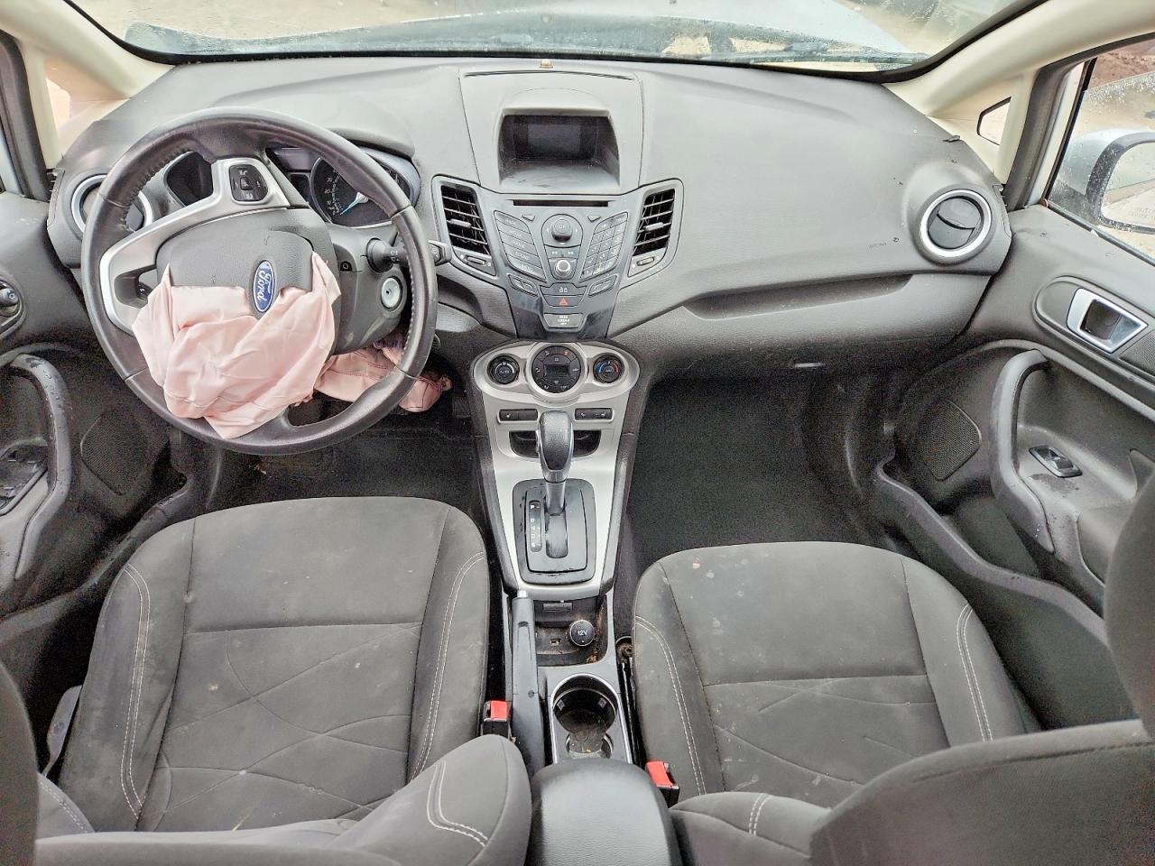 2015 FORD FIESTA SE photo 8