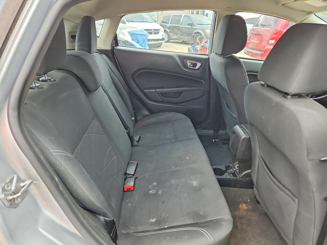 2015 FORD FIESTA SE photo 11