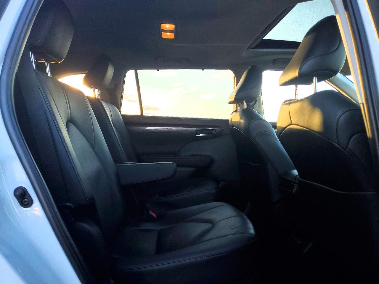 2024 TOYOTA HIGHLANDER HYBRID LIMITED photo 11
