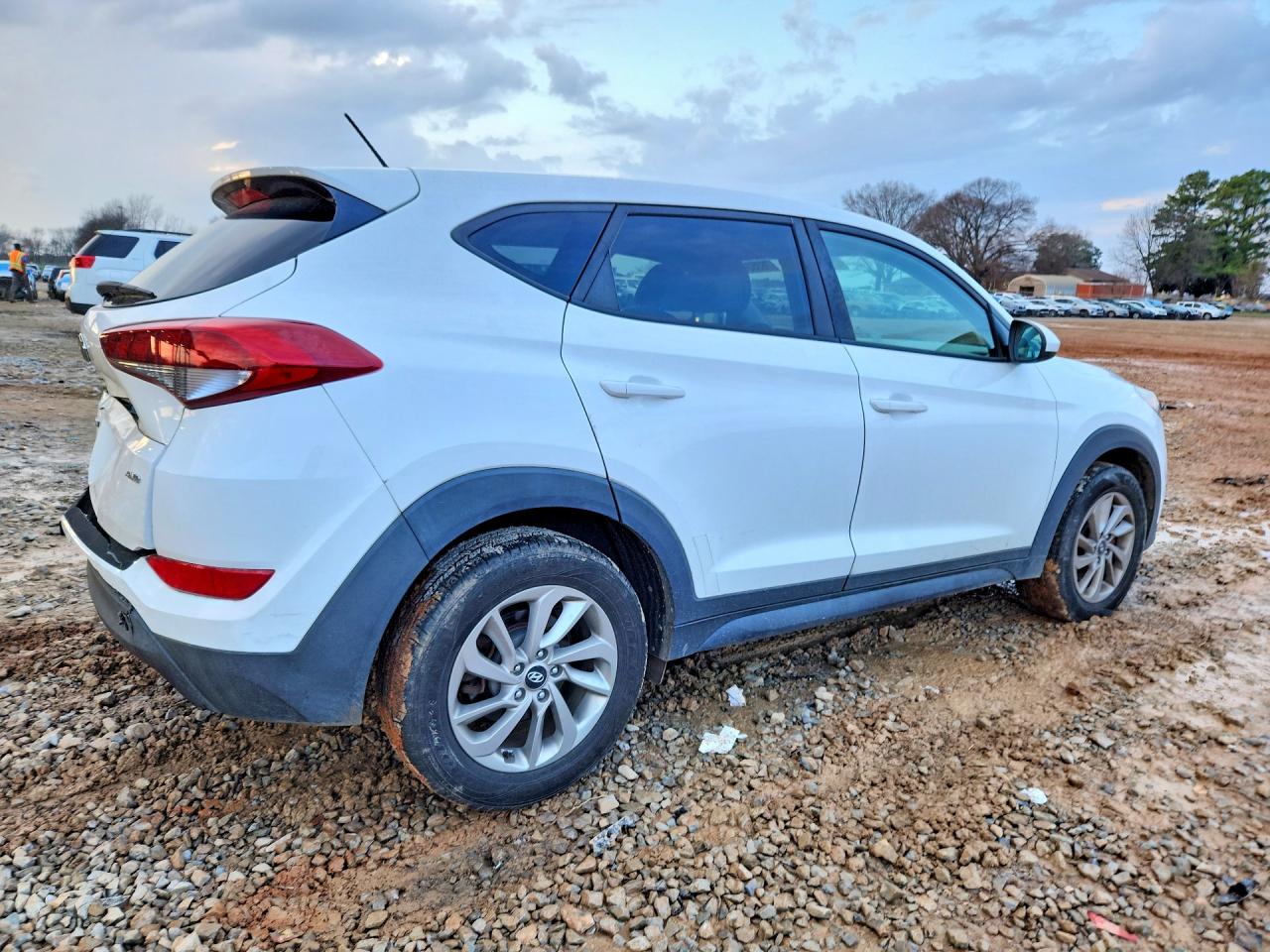 2018 HYUNDAI TUCSON SE photo 5
