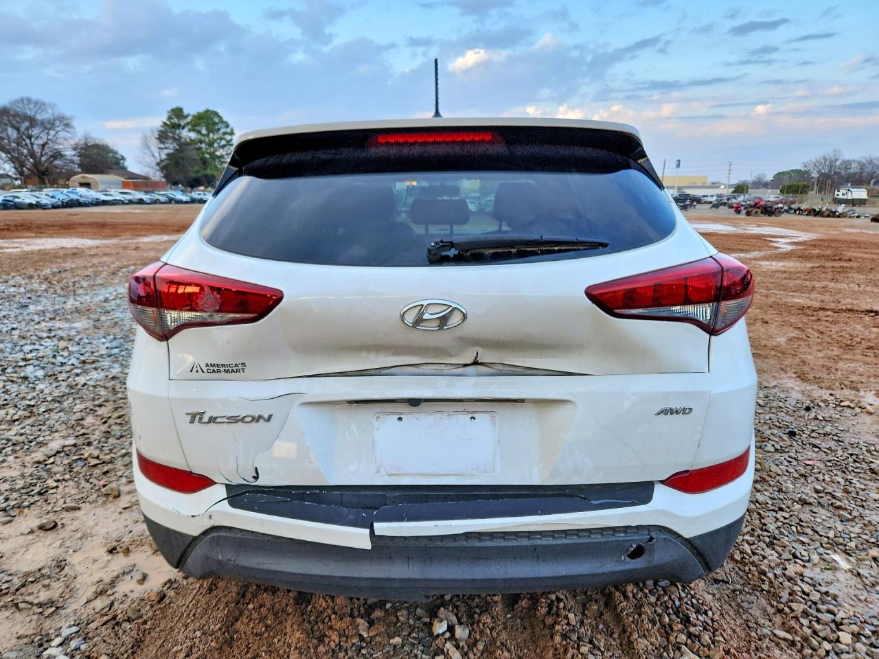 2018 HYUNDAI TUCSON SE photo 11