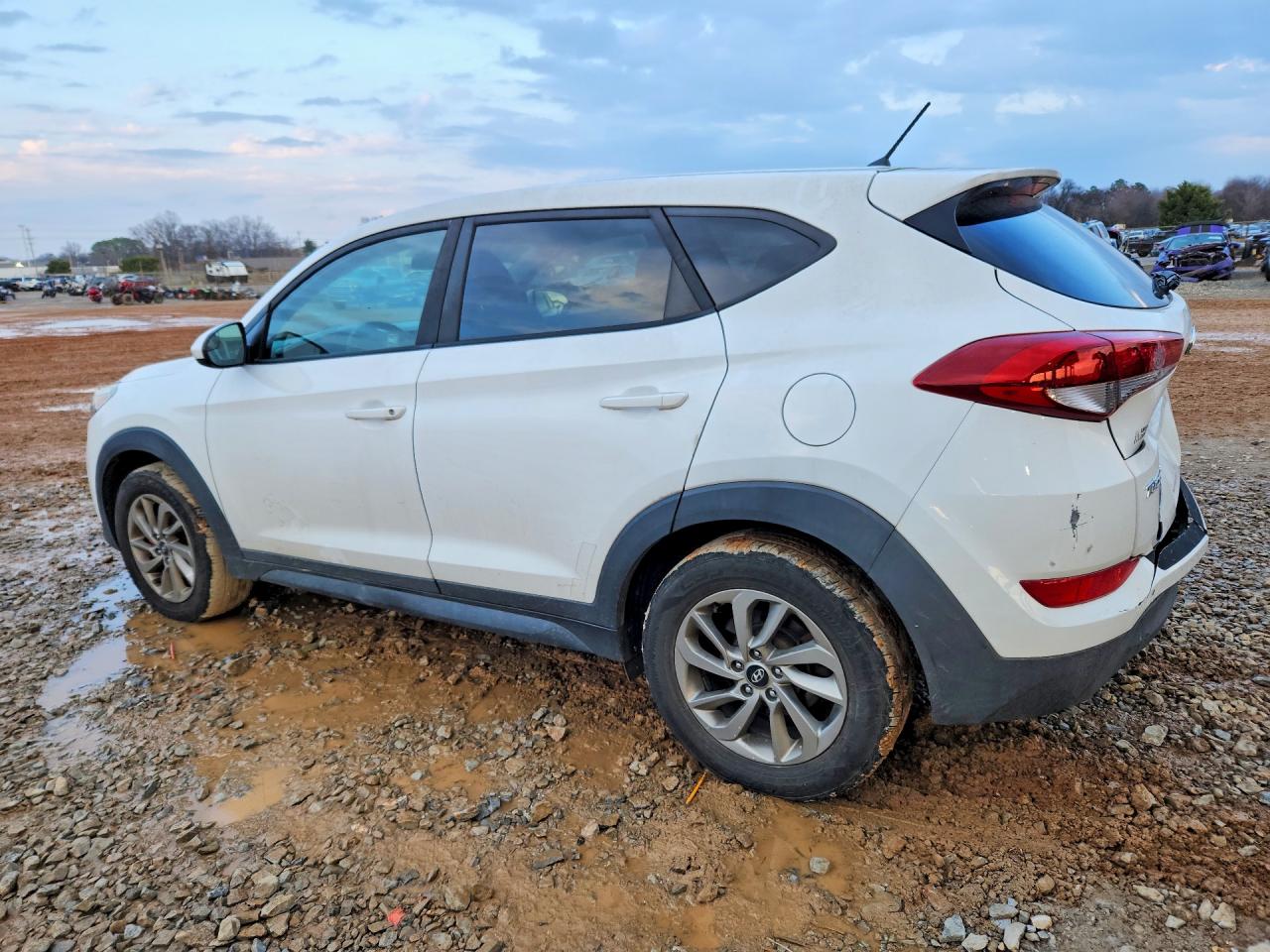 2018 HYUNDAI TUCSON SE photo 3