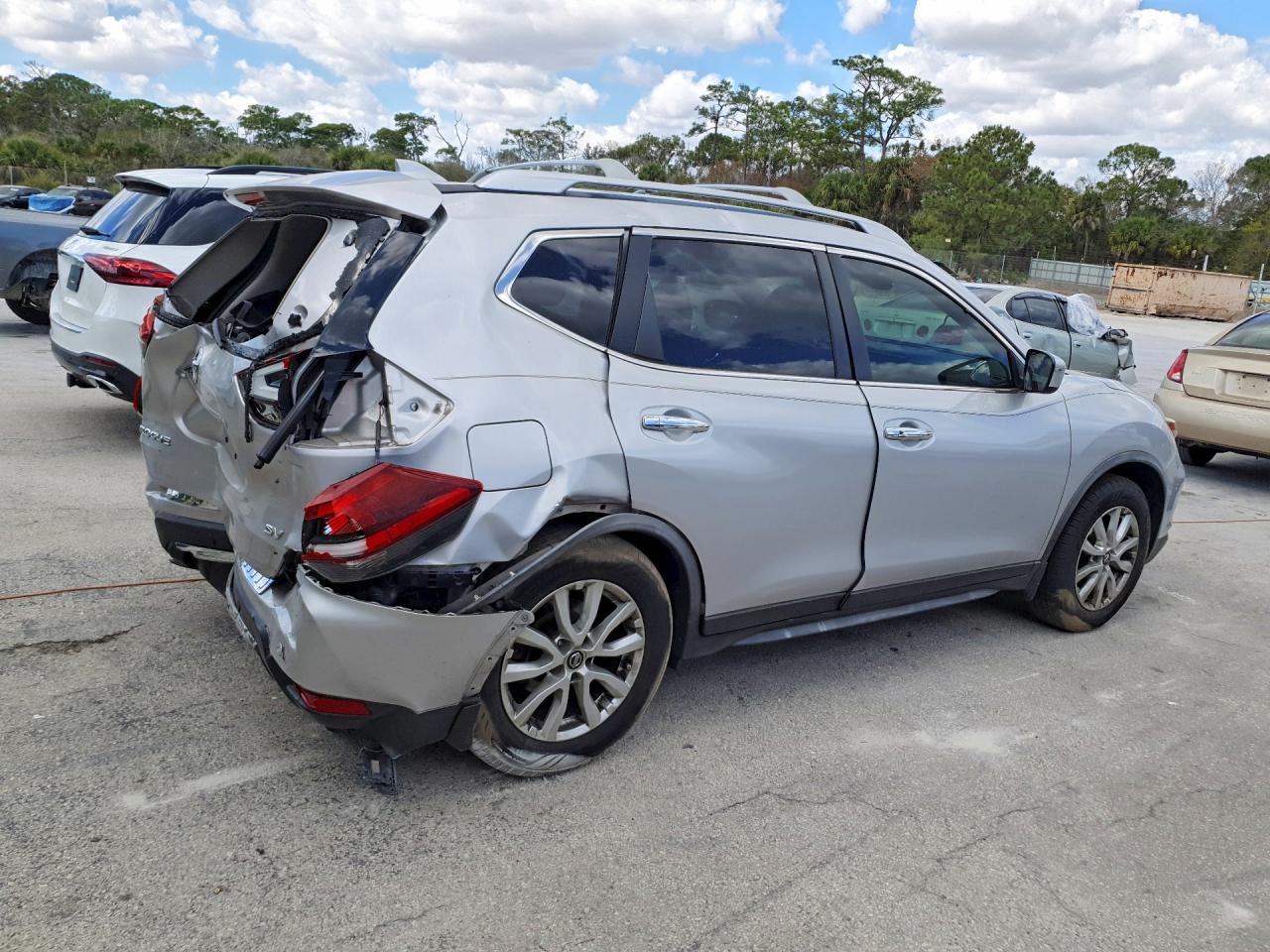 2020 NISSAN ROGUE SV photo 7