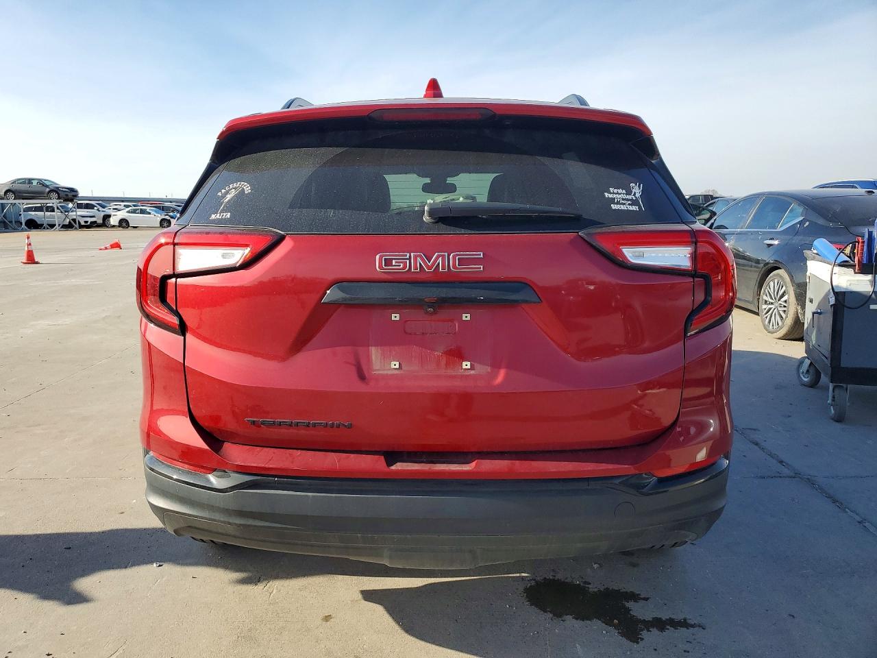 2024 GMC TERRAIN SLT photo 6