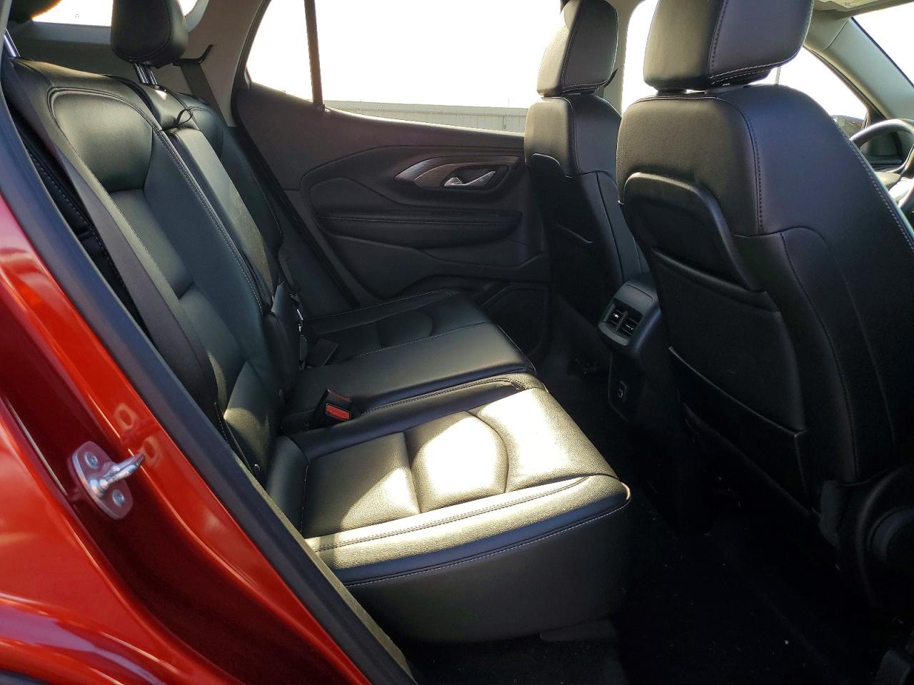 2024 GMC TERRAIN SLT photo 11