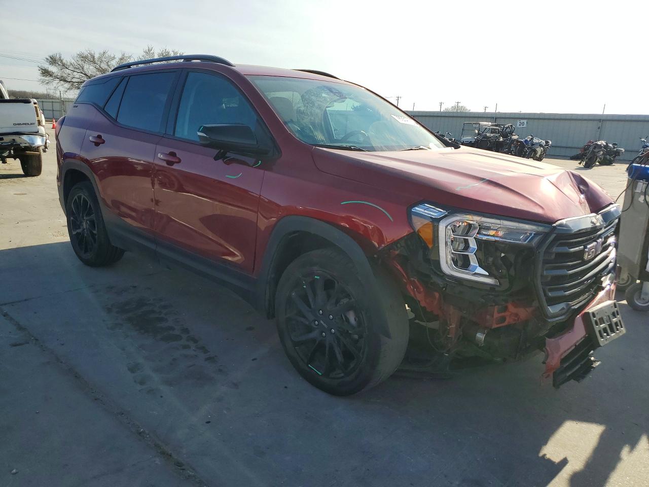 2024 GMC TERRAIN SLT photo 4
