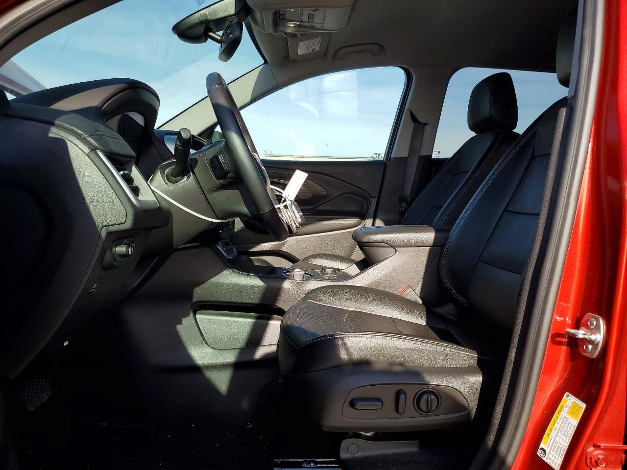 2024 GMC TERRAIN SLT photo 7