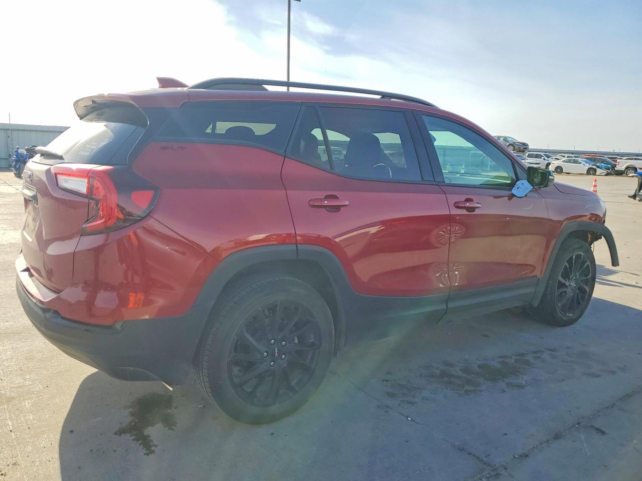 2024 GMC TERRAIN SLT photo 3