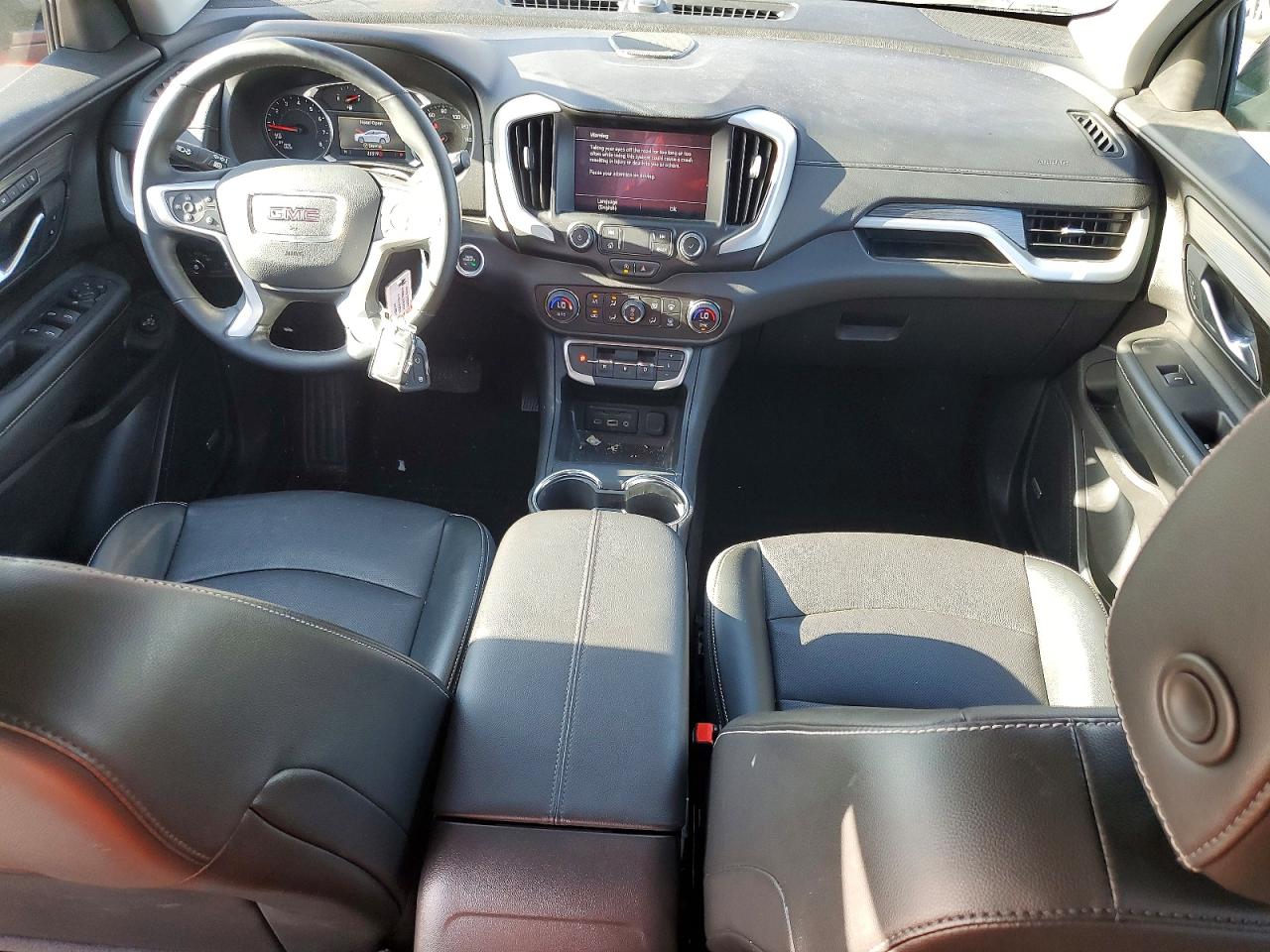 2024 GMC TERRAIN SLT photo 8