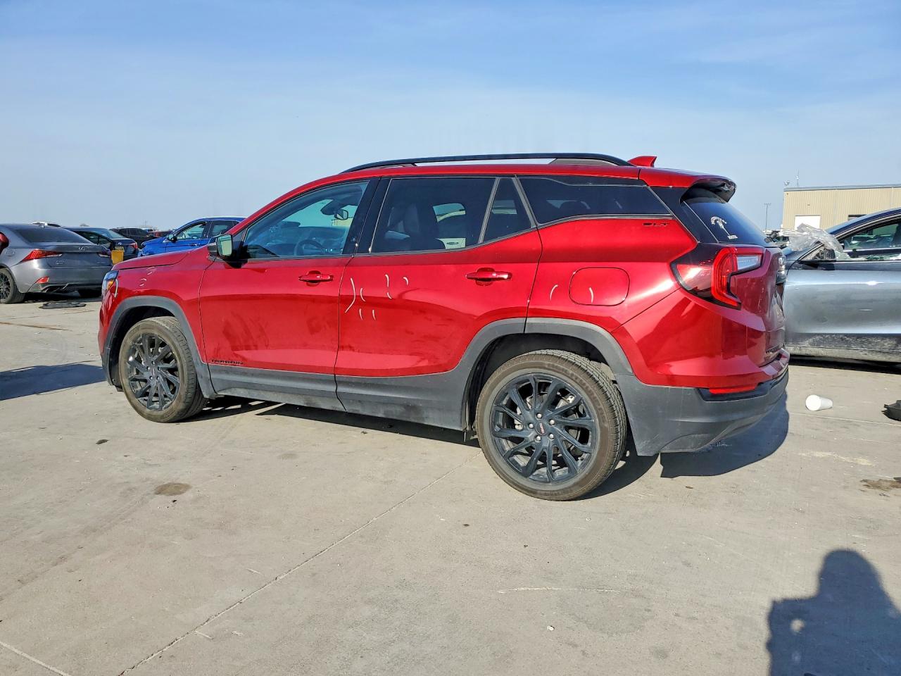 2024 GMC TERRAIN SLT photo 2