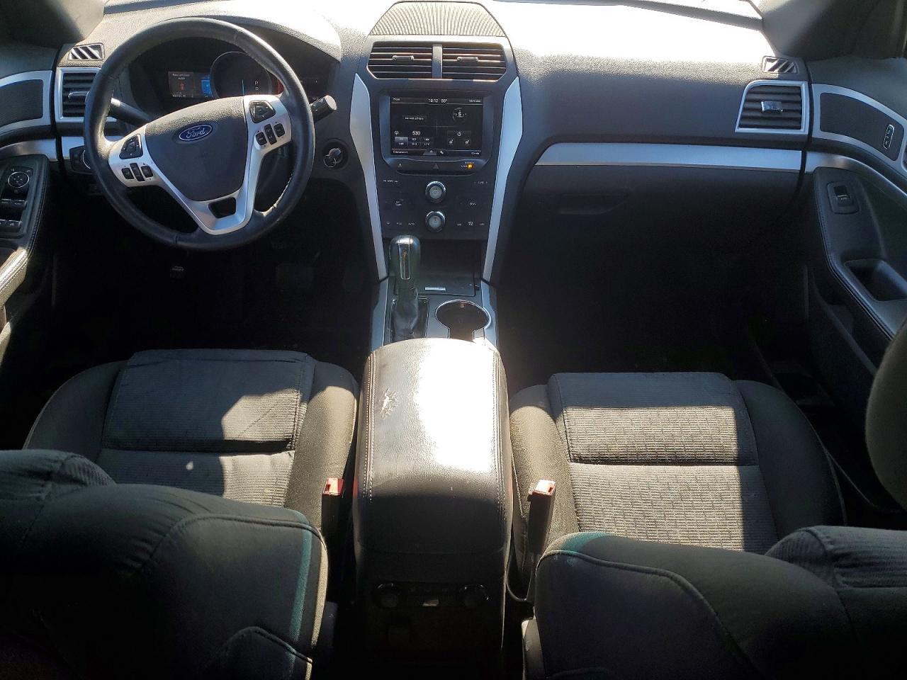 2015 FORD EXPLORER XLT photo 8